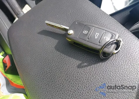 2013 Volkswagen Eos Komfort/Sport z USA, uszkodzony, nr VIN WVWBW8AH6DV006629